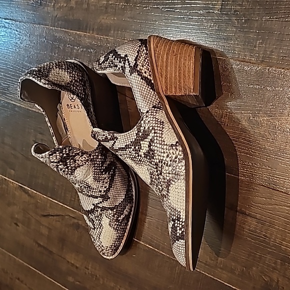 Heeled bootie - Picture 3 of 4